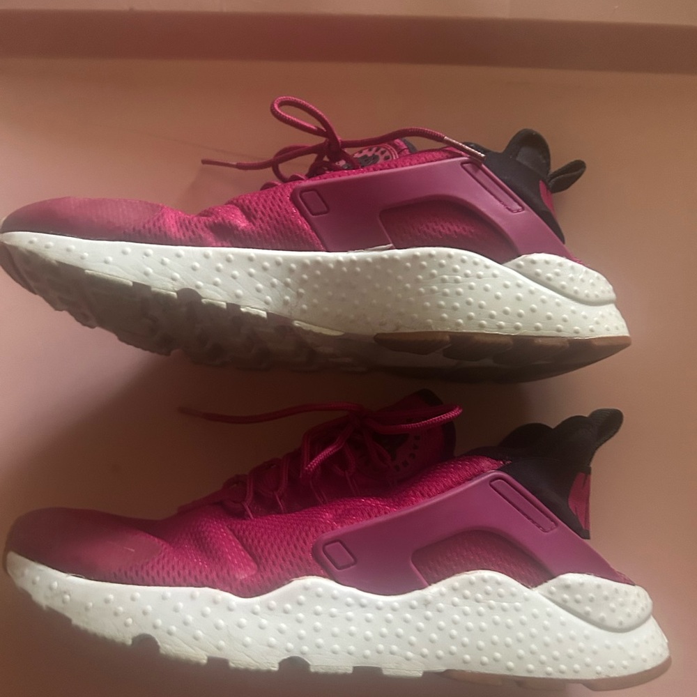Nike Women's Sneakers in Pink and White